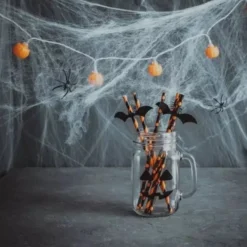 Spindelnät Halloween-dekoration 60 g vit med 2 spindlar, täcker 2,5 m²