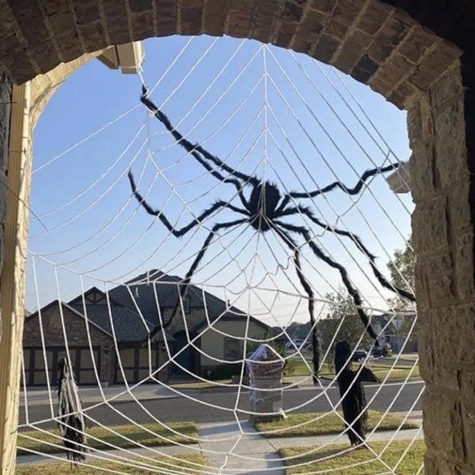 Stor konstgjord spindel 90 cm spännvidd svart Halloween-dekoration