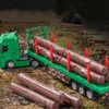 Timber truck modell 1:50 metall/plast med släp och trästockar 29 cm