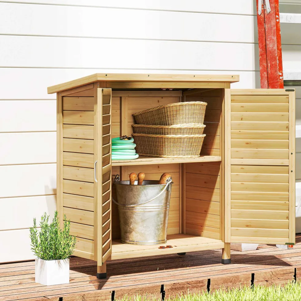 Trädgårdsskjul i trä, 87x46,5x96,5 cm, med 2 innerhyllor, 2 dörrar, bra ventilation och sluttande tak för uteplats eller terrass