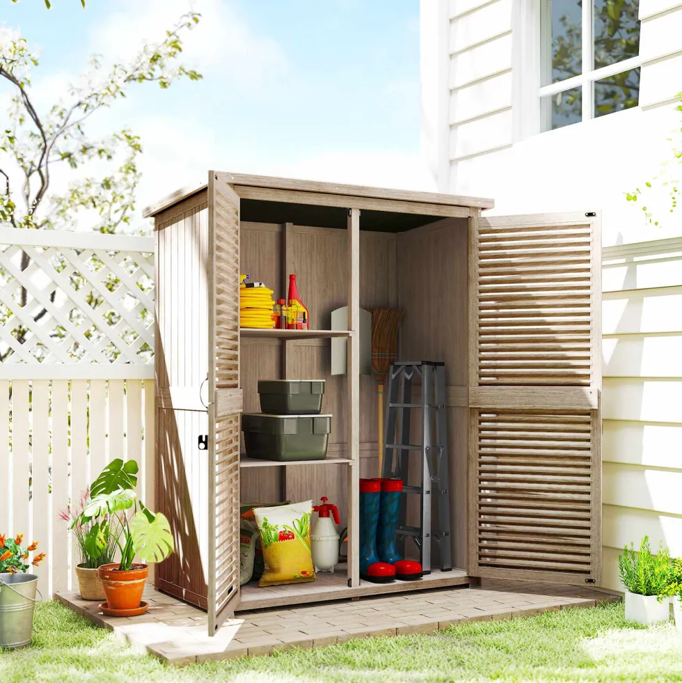 Trädgårdsskjul 0,83 m² 127x65x168 cm med 2 lamelldörrar, 2 hyllor, 2 handtag och naturligt vattentätt tak