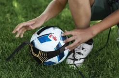 Träningsband med justerbart bälte för fotboll