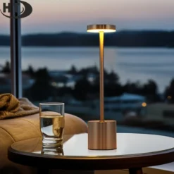 Uppladdningsbar LED Bordslampa i Metall Silver