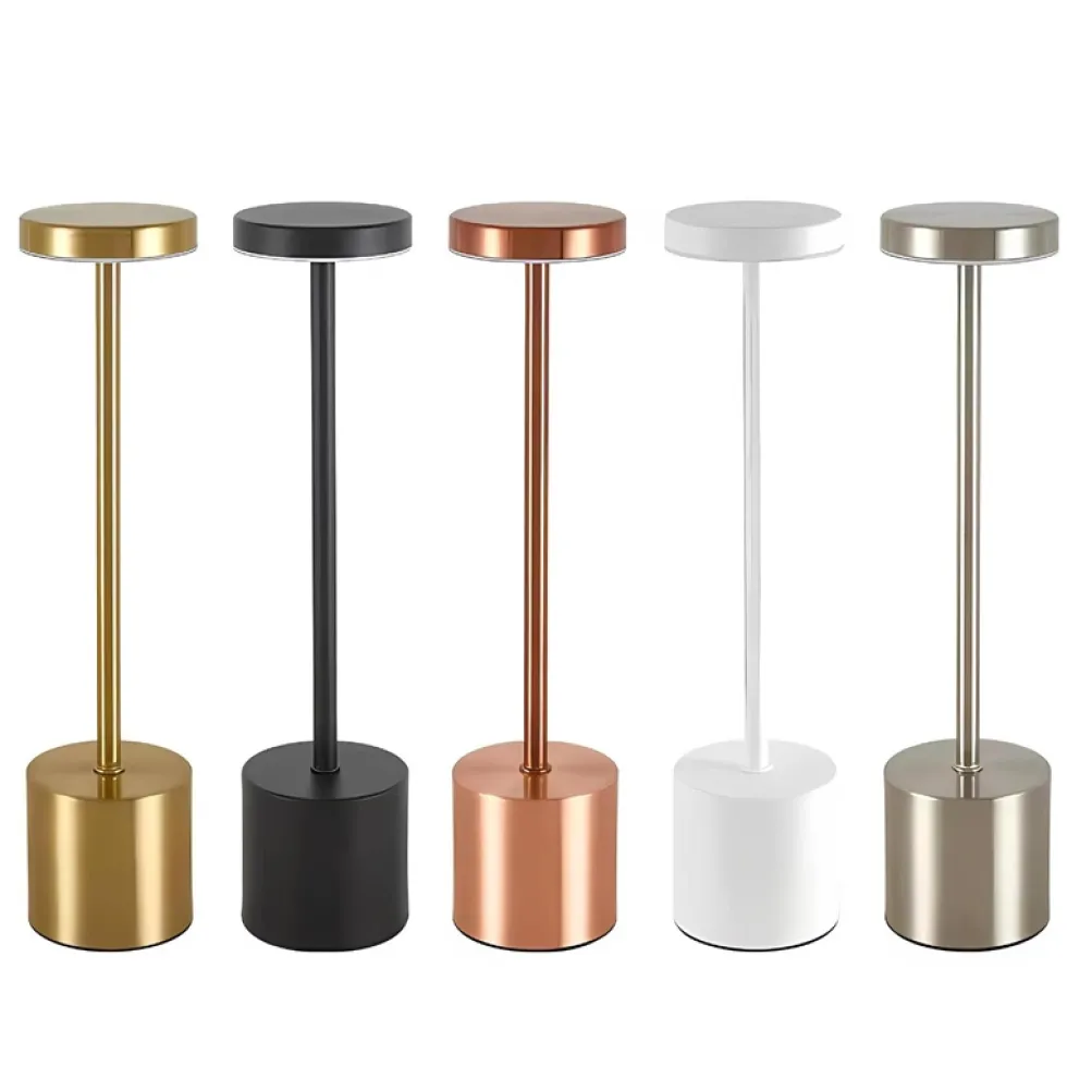 Uppladdningsbar LED Bordslampa i Metall Guld