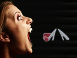 Vampyrtänder med konstgjort blod