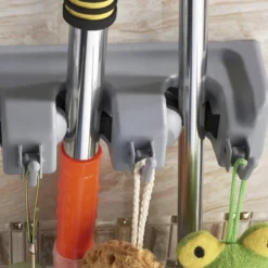 Verktygshängare för borstar och redskap