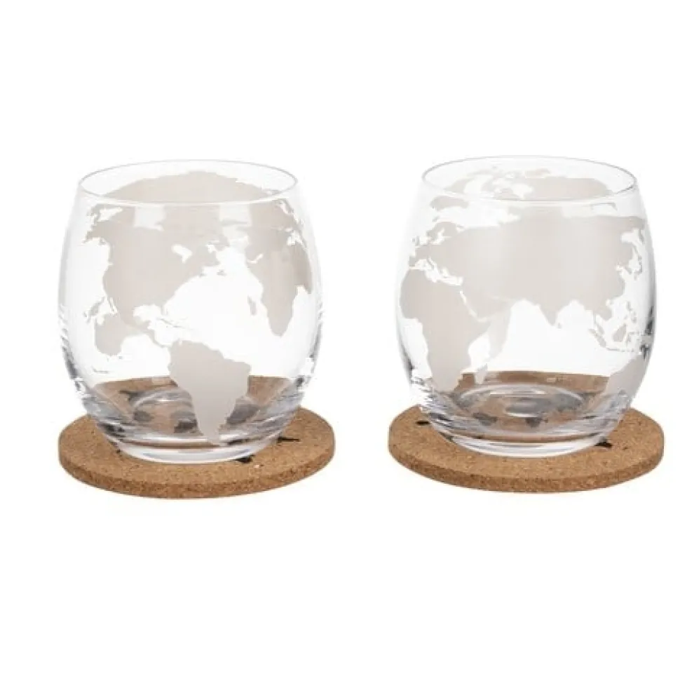 Whiskeykaraff med glas och whiskystenar